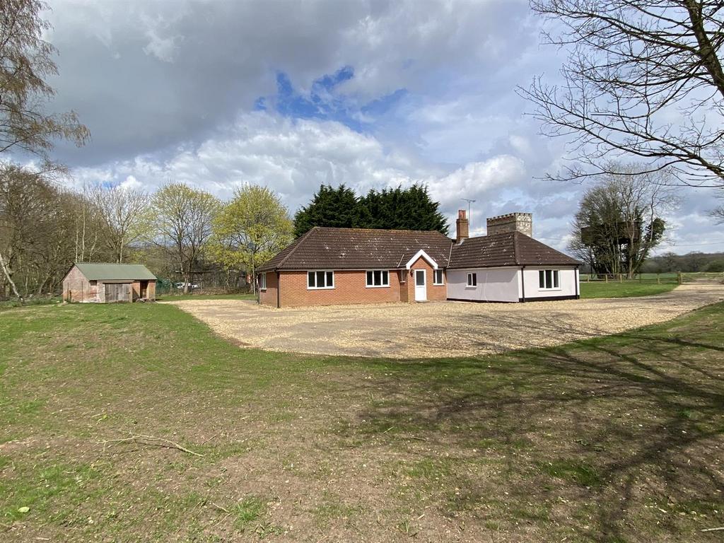 Rendlesham 3 bed detached bungalow to rent £1,550 pcm (£358 pw)