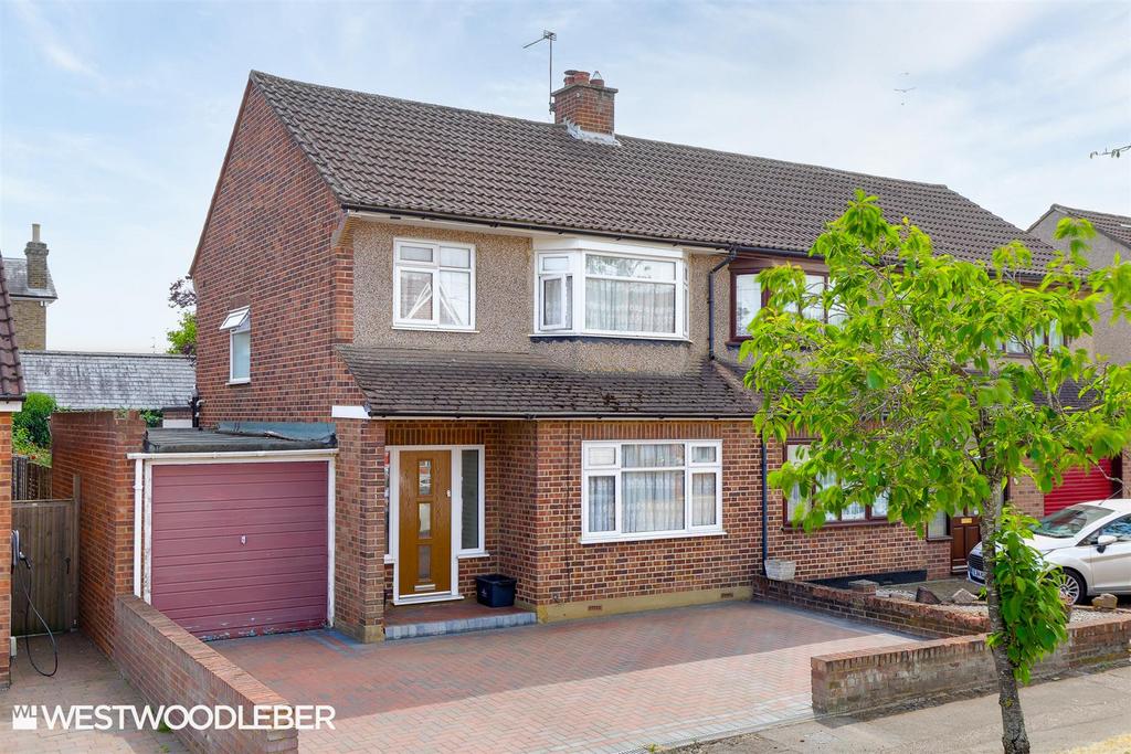 Grenville Avenue, Broxbourne EN10 3 bed semidetached house for sale