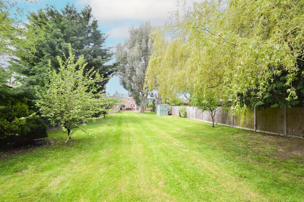 Battlefield Road, Shrewsbury 3 bed detached house for sale £475,000