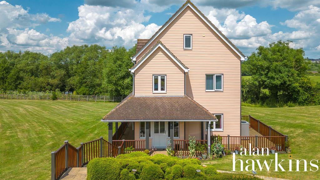 Vastern, Royal Wootton Bassett, Swindon 4 bed detached house for sale