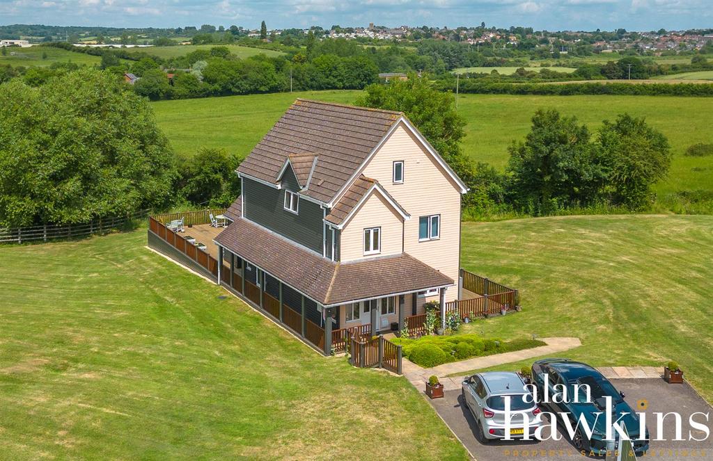 Vastern, Royal Wootton Bassett, Swindon 4 bed detached house £550,000