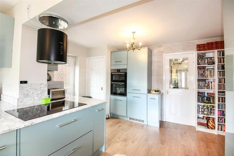 4 Alston Close, Silkstone, Barnsley, S75 4NW