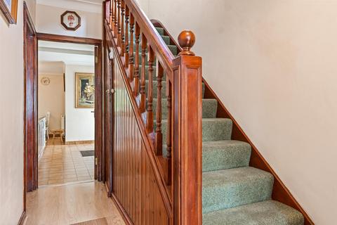 10 Greencroft Gardens, Enfield, EN1 3AS