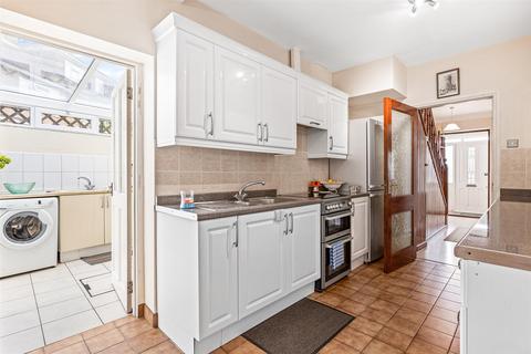 10 Greencroft Gardens, Enfield, EN1 3AS