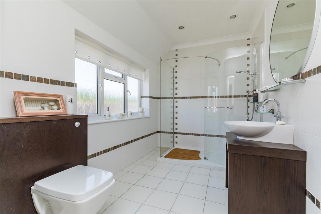 En-suite Shower Room/WC