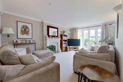26 Kendall Place, Medbourne, Milton Keynes, MK5 6LR