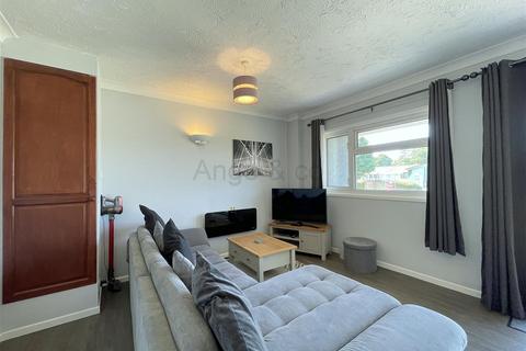 2 bedroom bungalow for sale - Marsh Road, Lowestoft