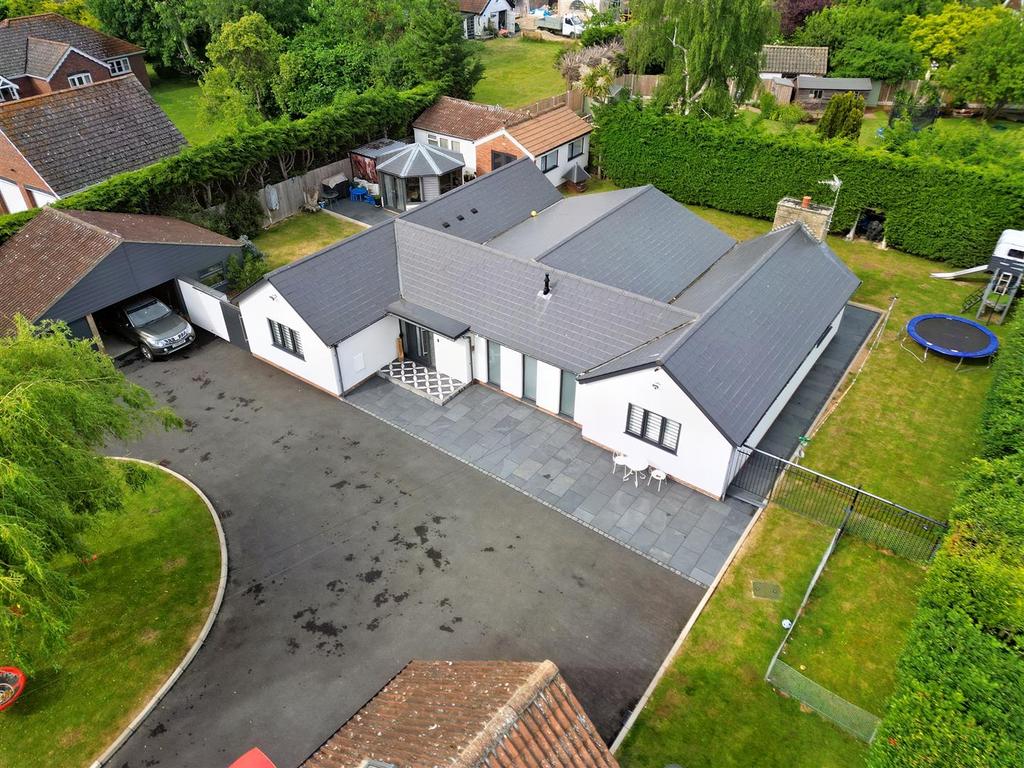 Cotmer Road, Oulton Broad, Lowestoft 4 bed detached bungalow for sale