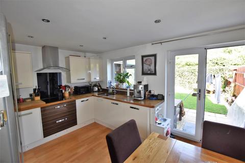 4 bedroom semi-detached house for sale - Avocet Way, Bicester