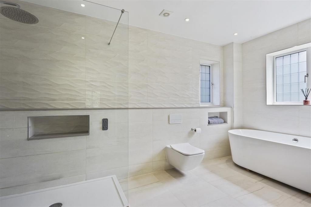 Luxury Ensuite Bath/Shower Room