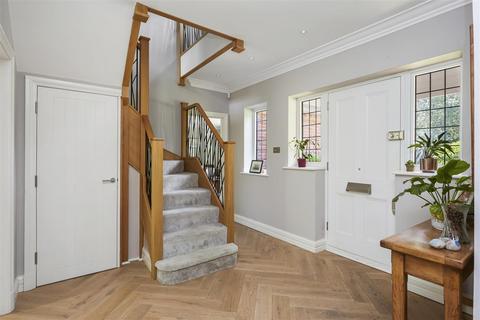 10 Hamilton Place, Kingswood, Tadworth, KT20 6PU