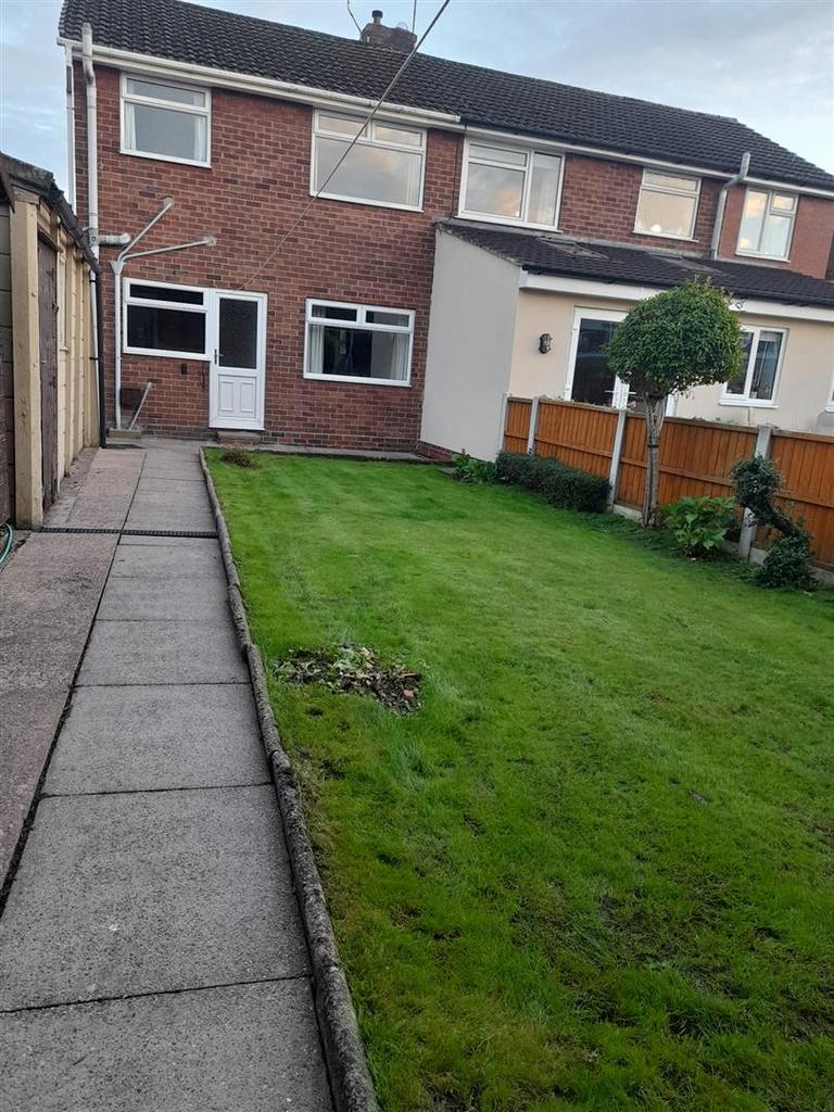 Dale Close, Cheadle, StokeOnTrent 3 bed semidetached house for sale