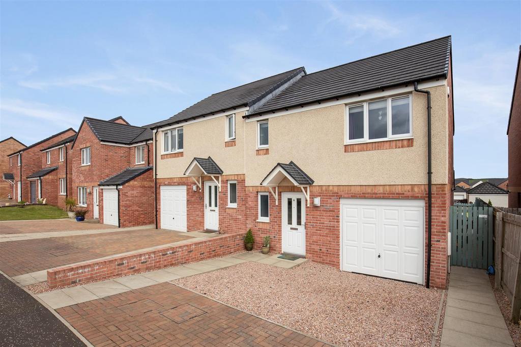 6 Hawkiesfauld Way, Dunfermline, KY12 9FQ 3 bed semidetached house for