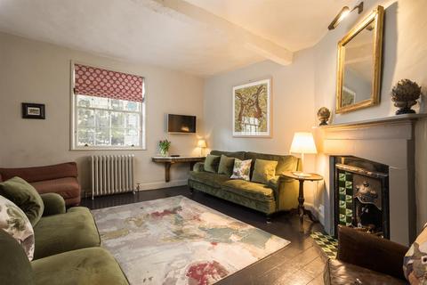 4 bedroom terraced house for sale - 2 Precentors Court, York City Centre