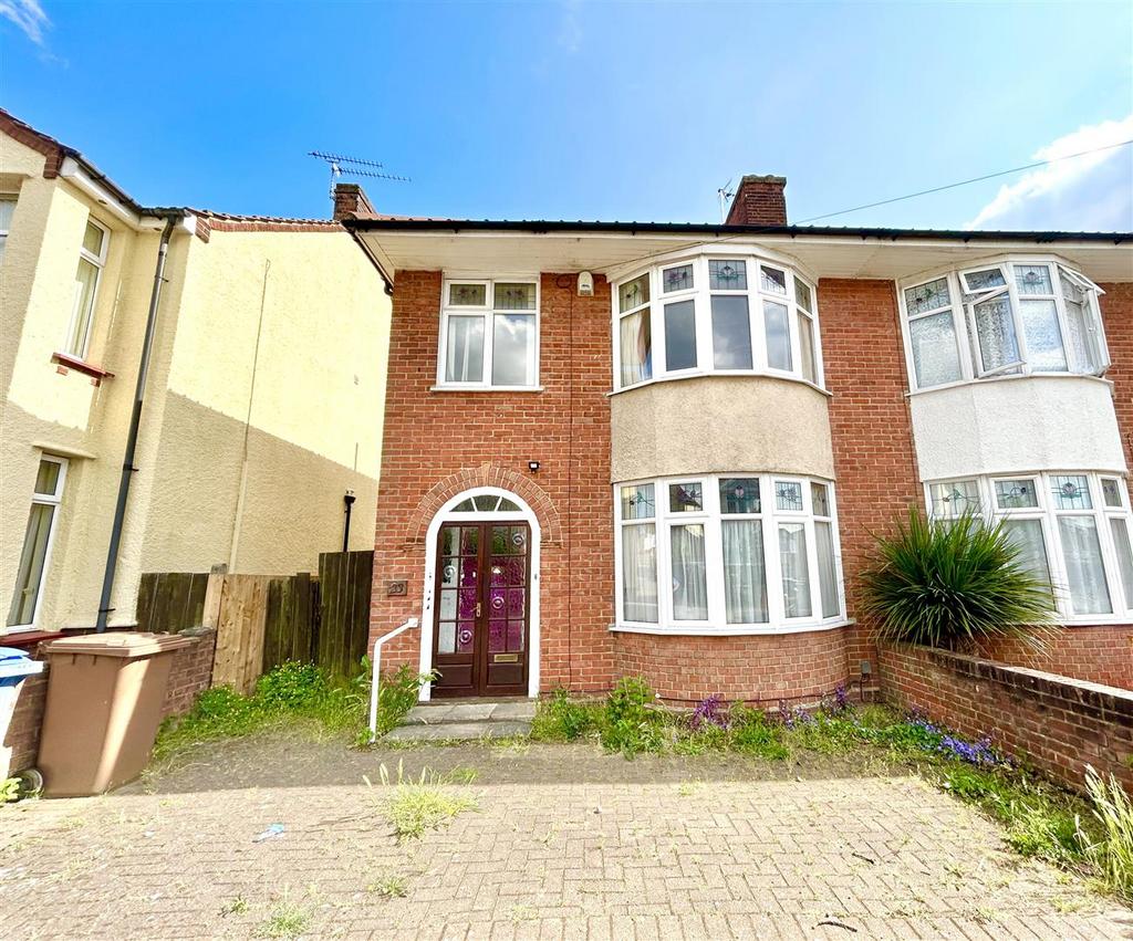 Castle Road, Ipswich 3 bed semidetached house for sale £200,000