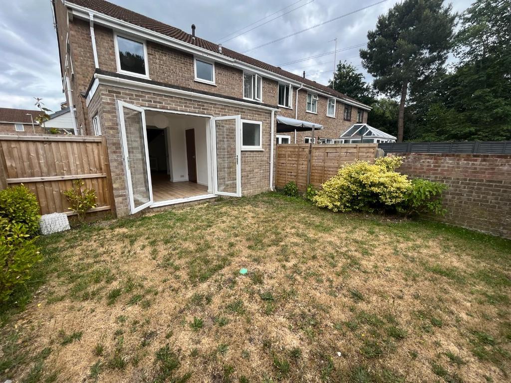 Bovington Close, Canford Heath, Poole 2 bed end of terrace house £