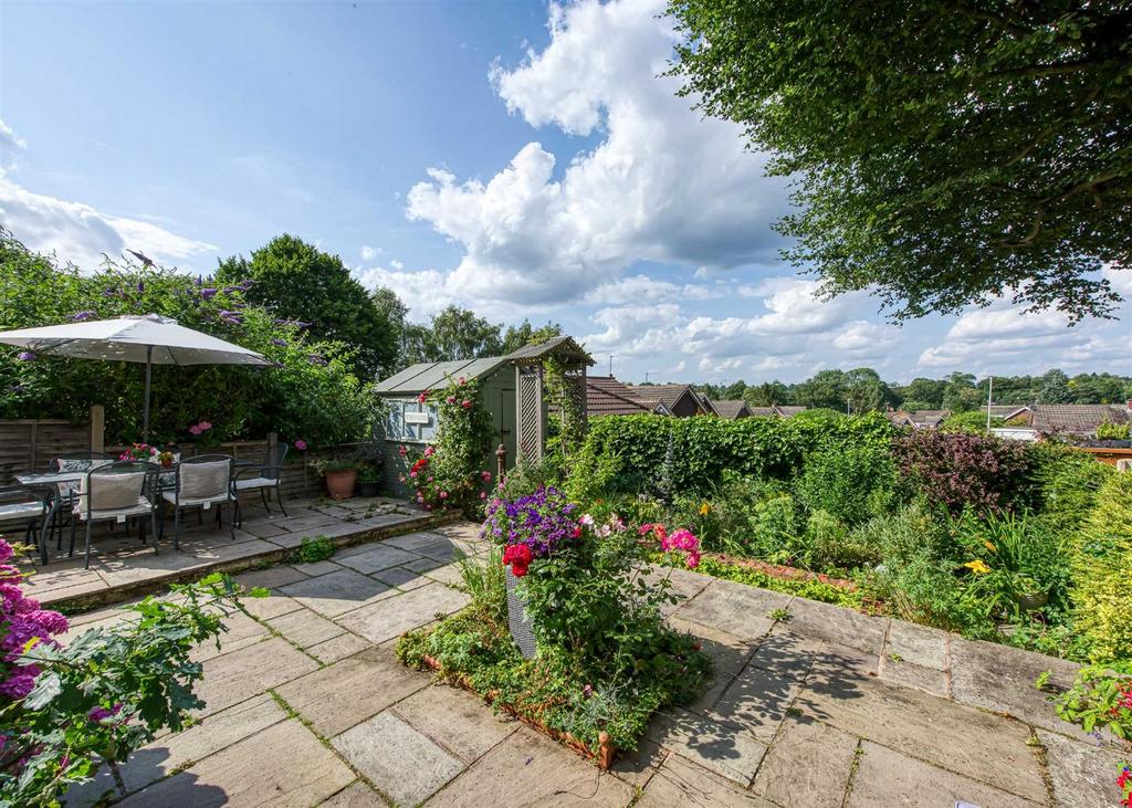 10 Fern Leys, Finchfield, Wolverhampton 4 bed semidetached house for