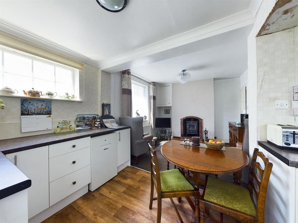 Kitchen: