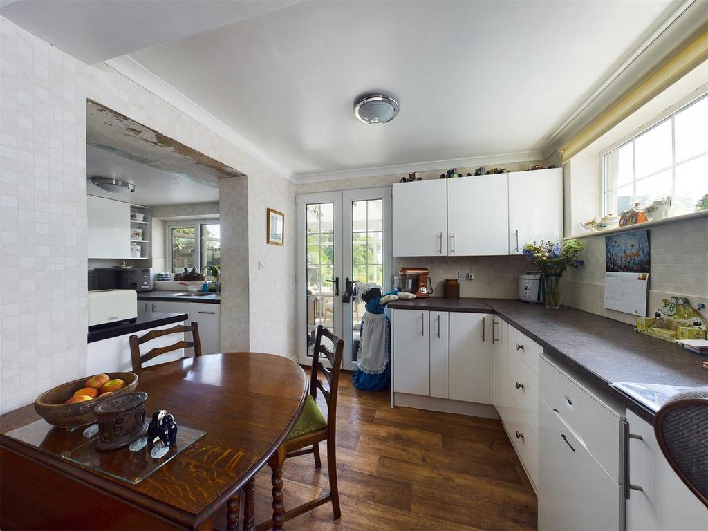 Kitchen: