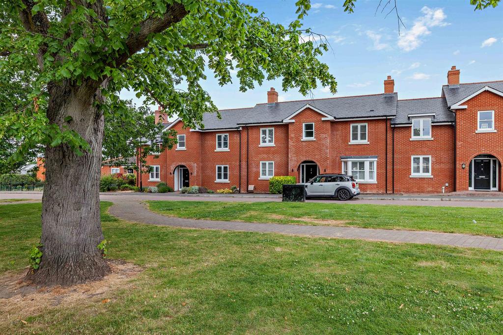 Regent Way, Brentwood 4 bed terraced house for sale £900,000