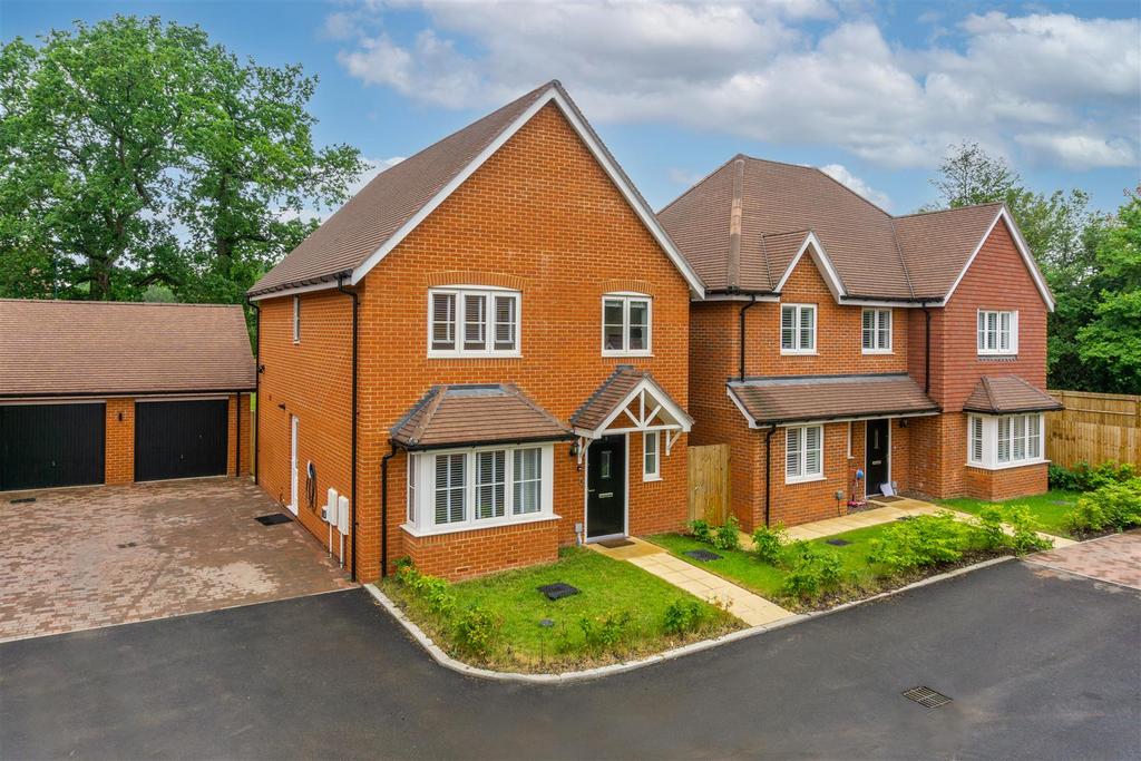 Lawrence Gardens, Horley 4 bed detached house £585,000