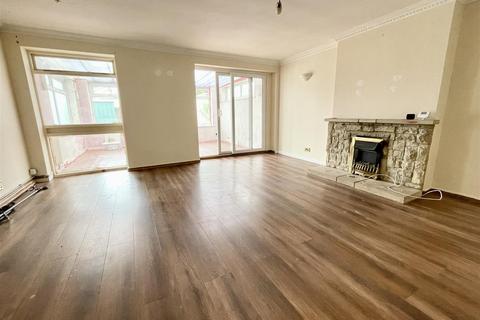 8 Dacombe Drive, Poole, BH16 5JL