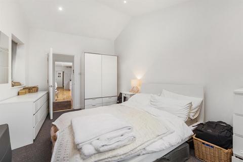 2 bedroom flat to rent, Acre Lane, London