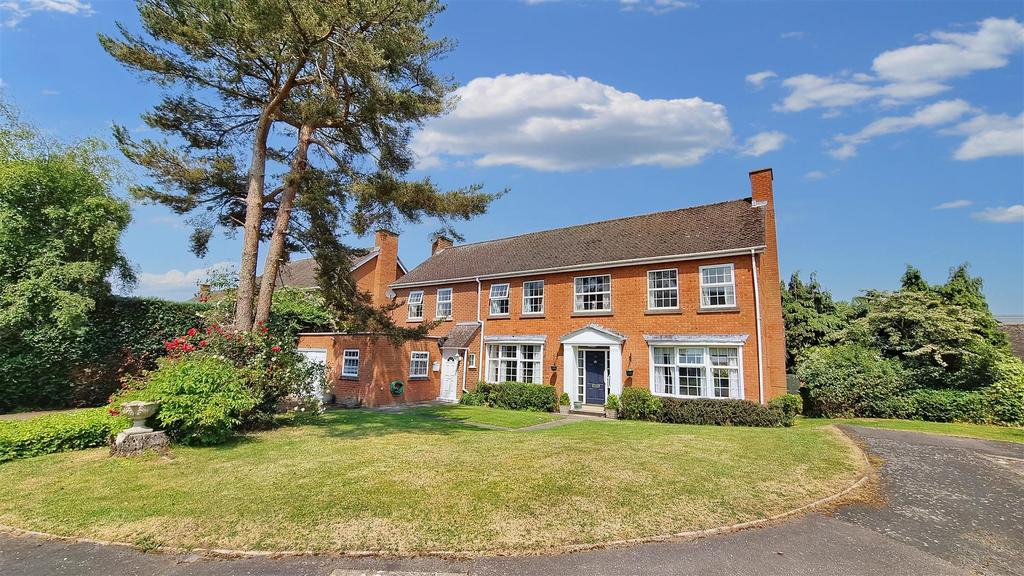 Cranborne Gardens, Oadby 5 bed detached house £675,000