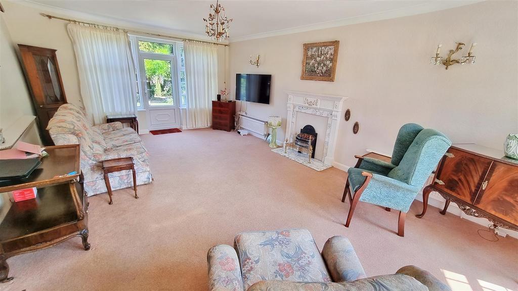 Cranborne Gardens, Oadby 5 bed detached house £675,000
