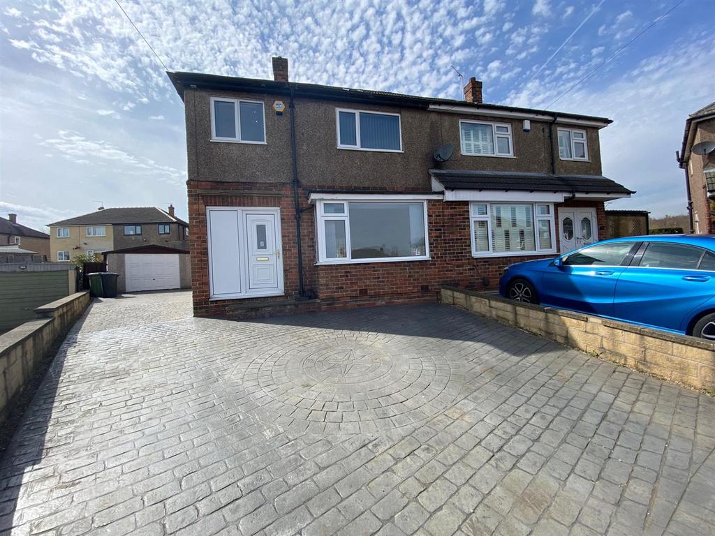 Warrenside, Deighton, Huddersfield 3 bed semidetached house £895 pcm