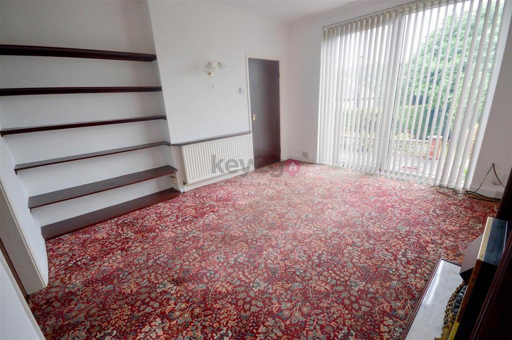 Halliwell Crescent, Sheffield, S5 3 bed semidetached house for sale