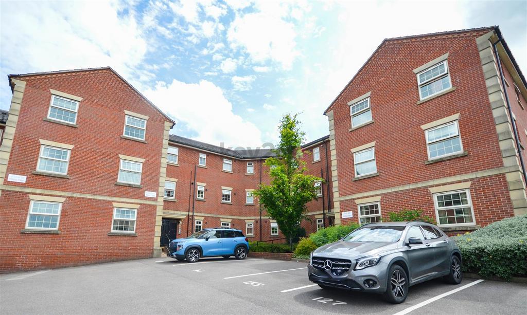 Kirkby View, Sheffield, S12 2 bed flat for sale £130,000