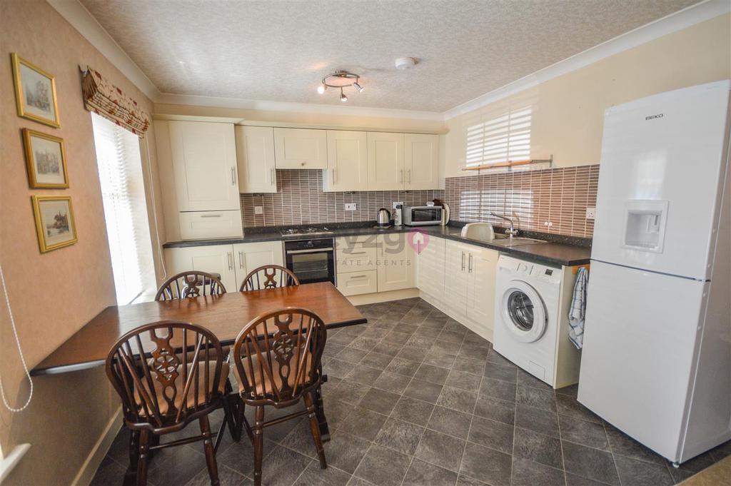 Kirkby View, Sheffield, S12 2 bed flat for sale £130,000