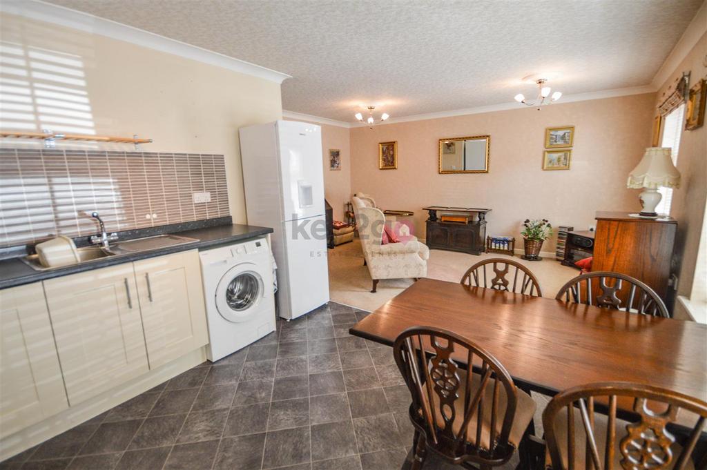 Kirkby View, Sheffield, S12 2 bed flat for sale £130,000