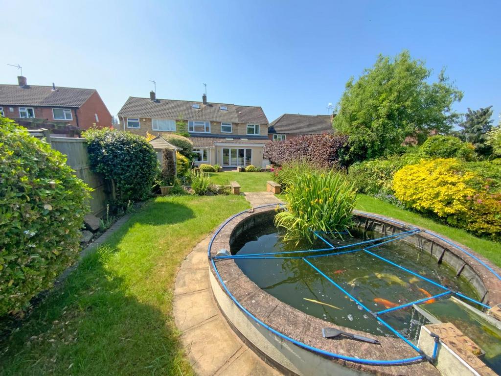 Forest Rise, Thurnby, Leicestershire 4 bed semidetached house for sale