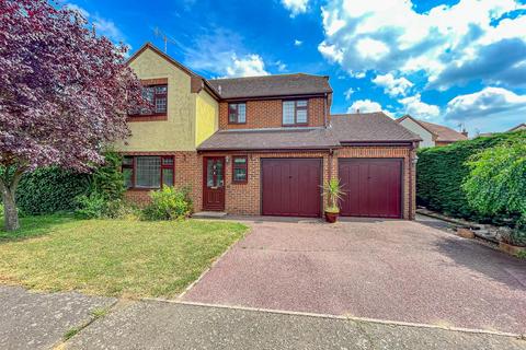 4 bedroom detached house for sale, Barnmead Way, Burnham-On-Crouch