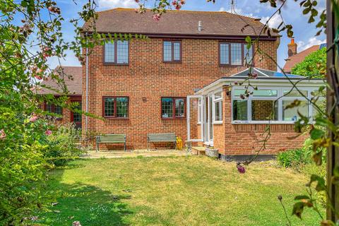 4 bedroom detached house for sale, Barnmead Way, Burnham-On-Crouch