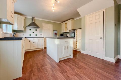 4 bedroom detached house for sale, Barnmead Way, Burnham-On-Crouch