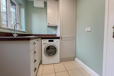 10 Barnmead Way, Burnham-on-crouch, CM0 8QD