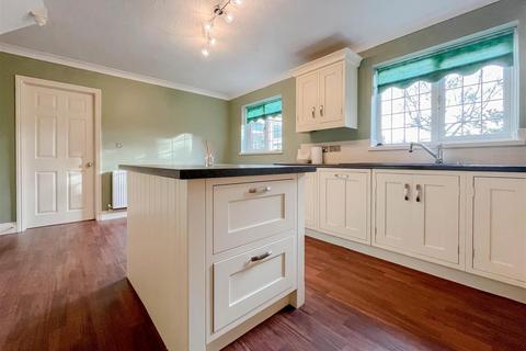 10 Barnmead Way, Burnham-on-crouch, CM0 8QD