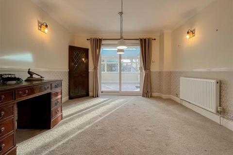 10 Barnmead Way, Burnham-on-crouch, CM0 8QD