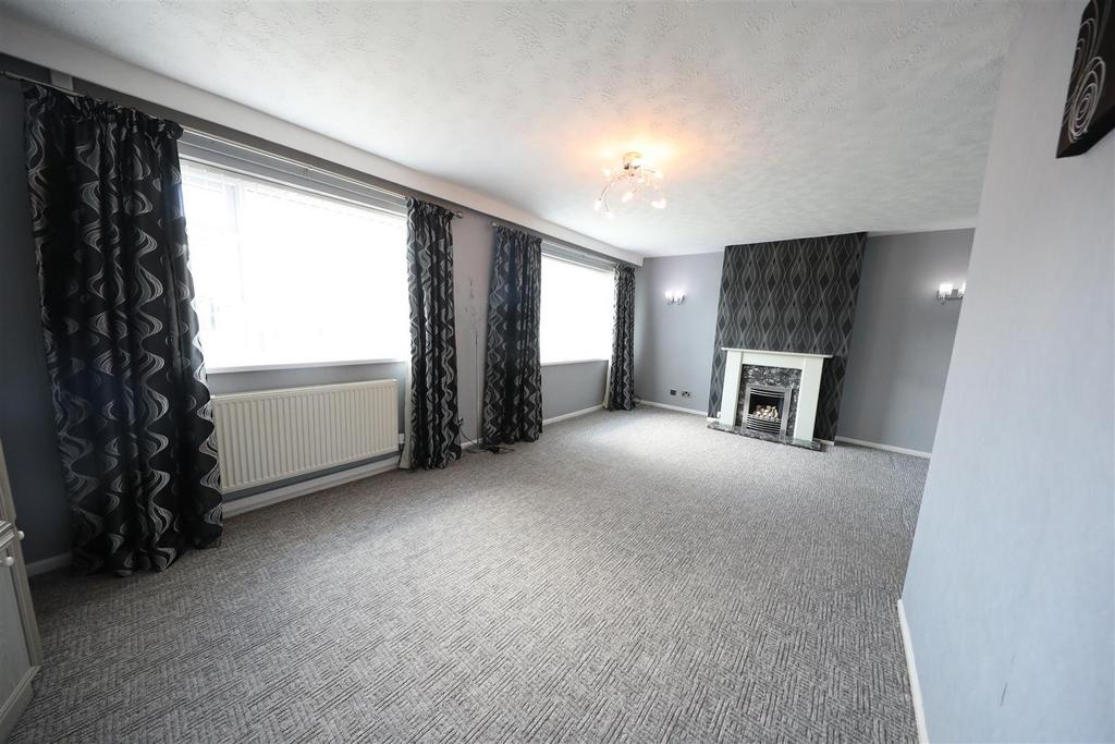 Silsden Avenue, Hull 3 bed semidetached house for sale £180,000