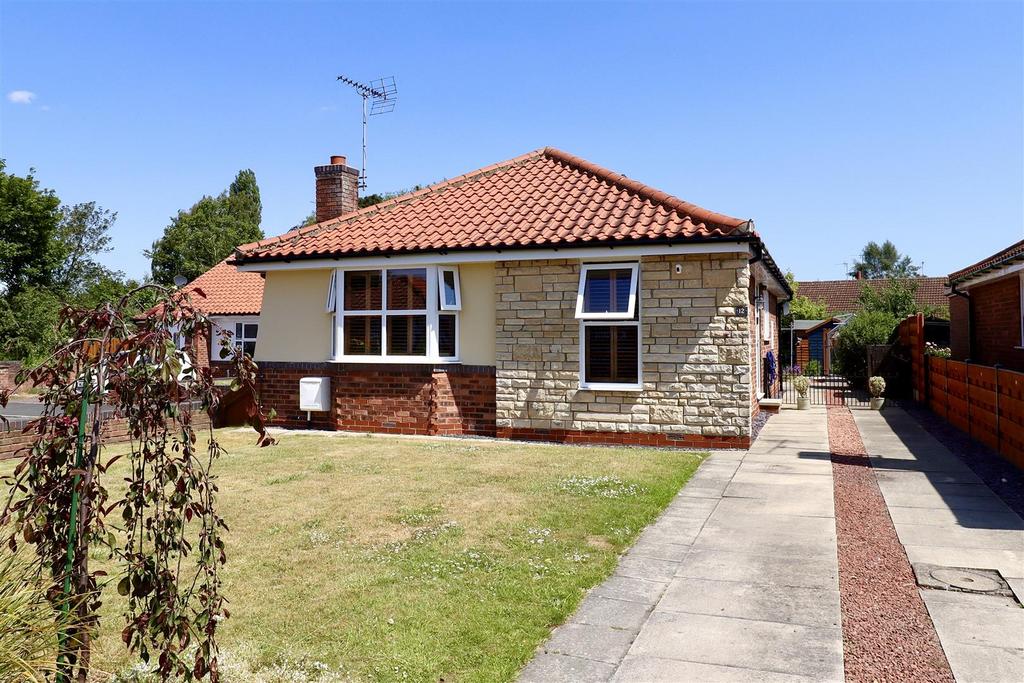 Wharton Road, Stamford Bridge, York 2 bed detached bungalow for sale