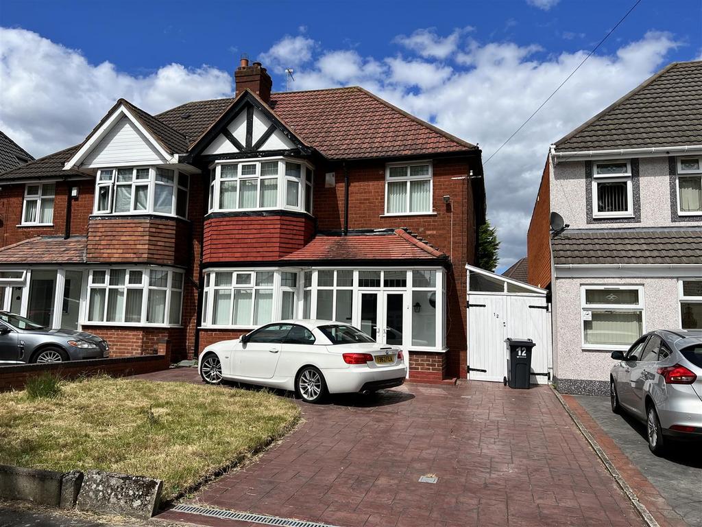 Douglas Avenue, Hodge Hill, Birmingham 3 bed semidetached house for