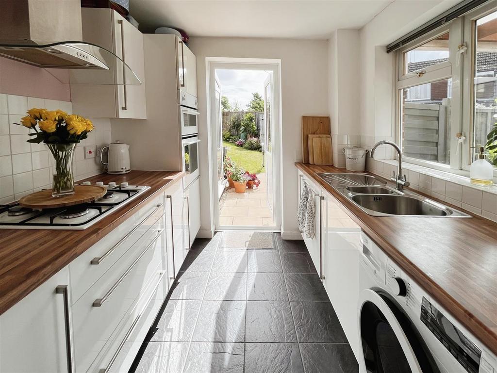 Willow Drive, Wellesbourne 3 bed semidetached house for sale £320,000