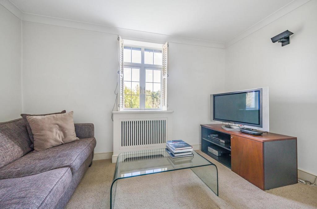 PIC 15 SMALL TV ROOM.jpg