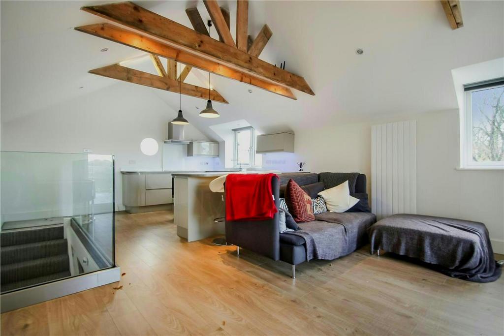 Lymm Road, Little Bollington 2 bed detached house £1,700 pcm (£392 pw)
