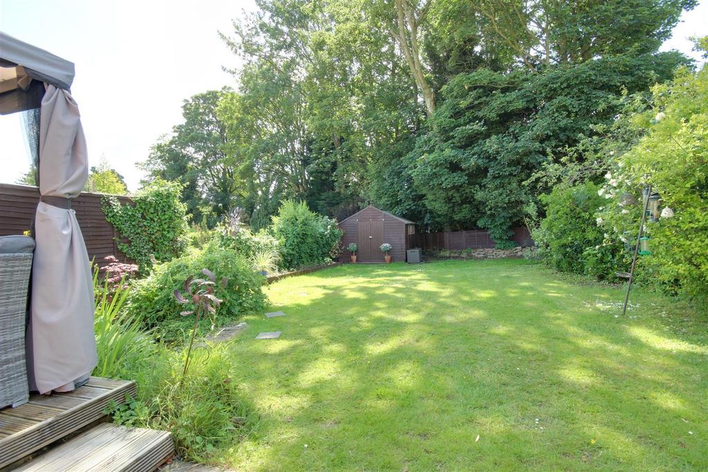 Redland Drive, Kirk Ella 4 bed semidetached house for sale £333,000