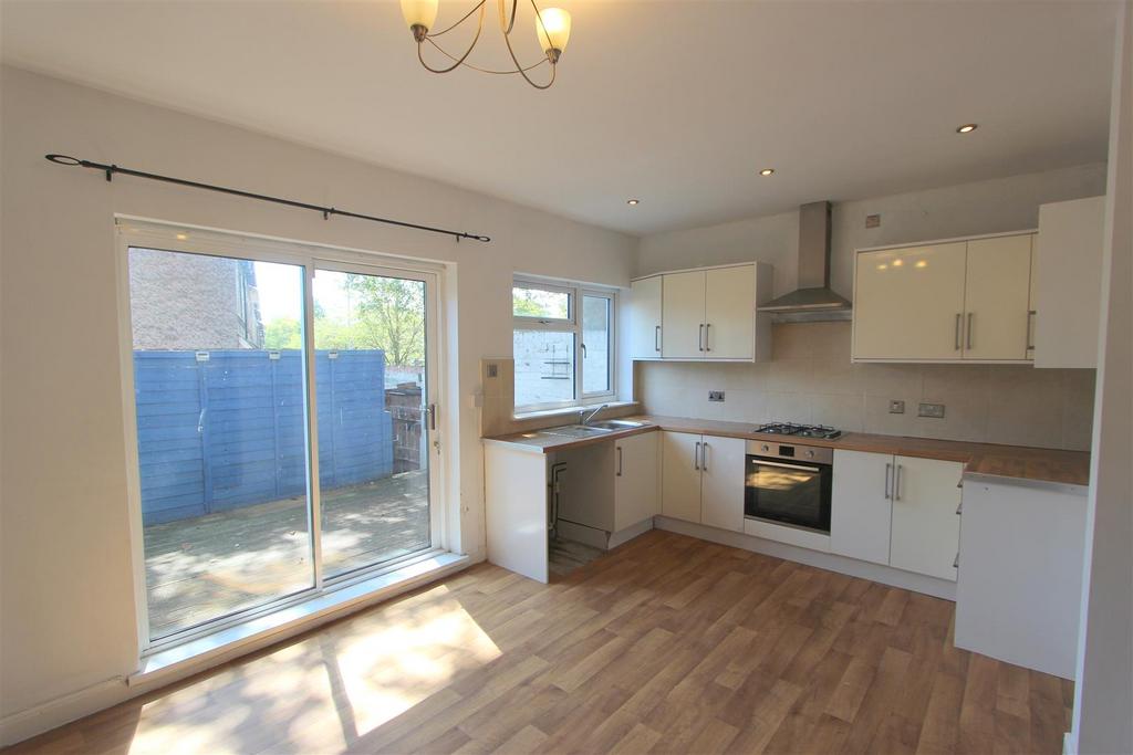 Thompson Street East, Darlington 3 bed terraced house to rent £675