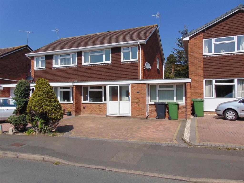 Digby Road, Evesham 3 bed semidetached house £1,050 pcm (£242 pw)